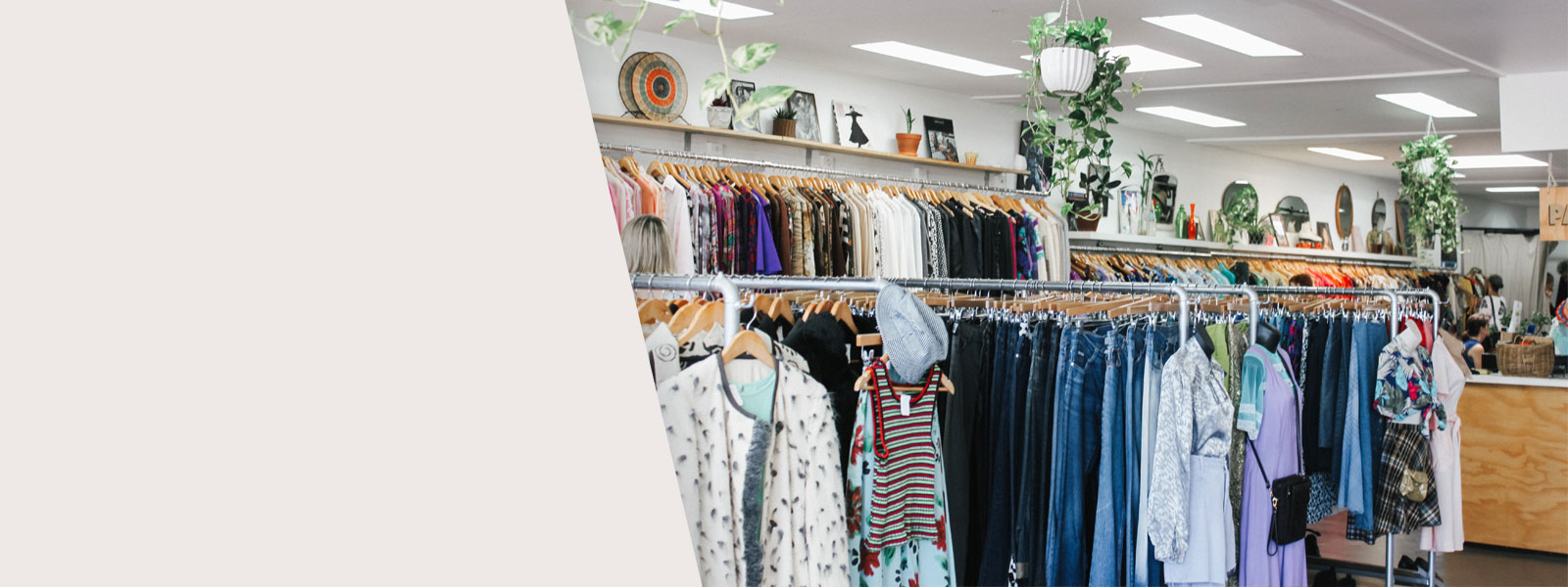 VISIT&Aacute; NUESTRO 
SHOWROOM
